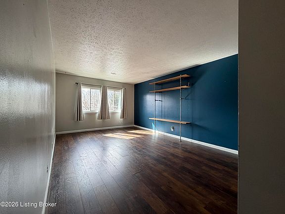 4th image of 1935 Gardiner Ln APT B27