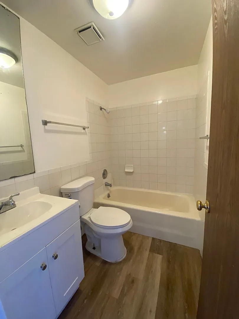 1004 Bates St — Photo 4