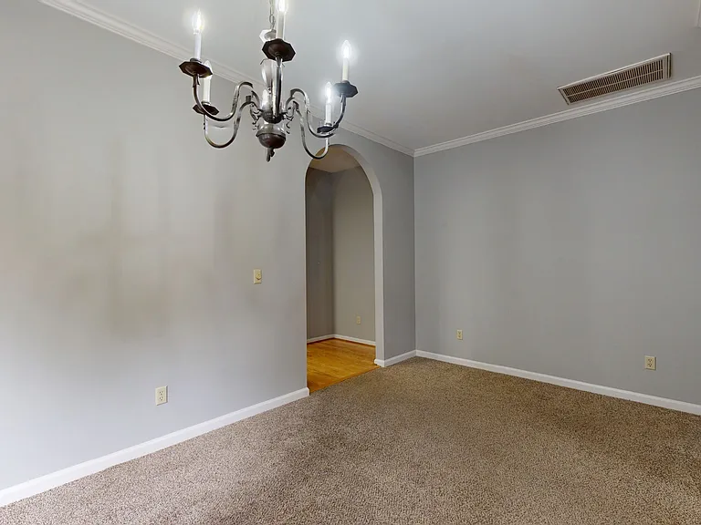 629 Magnolia Ln — Photo 3