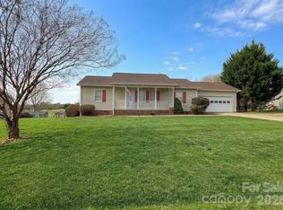 238 Dogwood Acres Ln, Taylorsville, NC 28681