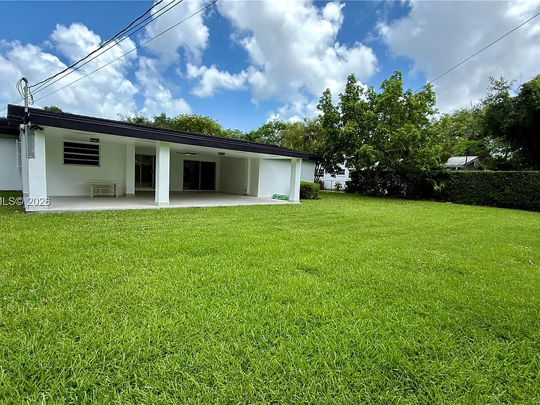 7700 SW 52nd Ct — Photo 18