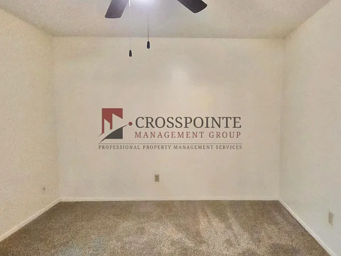 111 Queens Ct — Photo 13