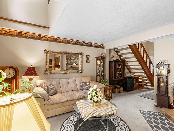 2nd image of 1582 Englewood Pl