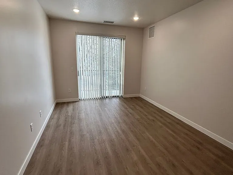 116 W Main St — Photo 9