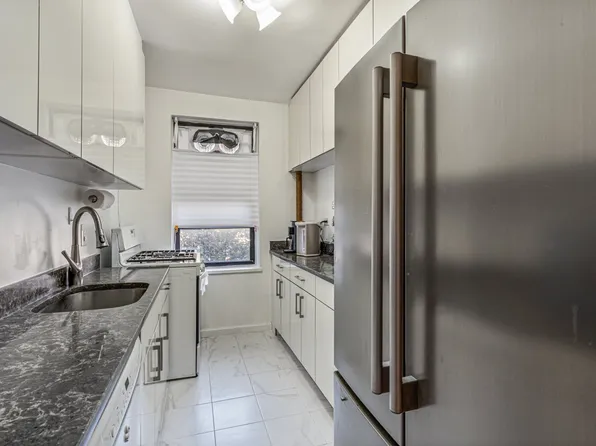 67-40 Yellowstone Boulevard image 2 of 19