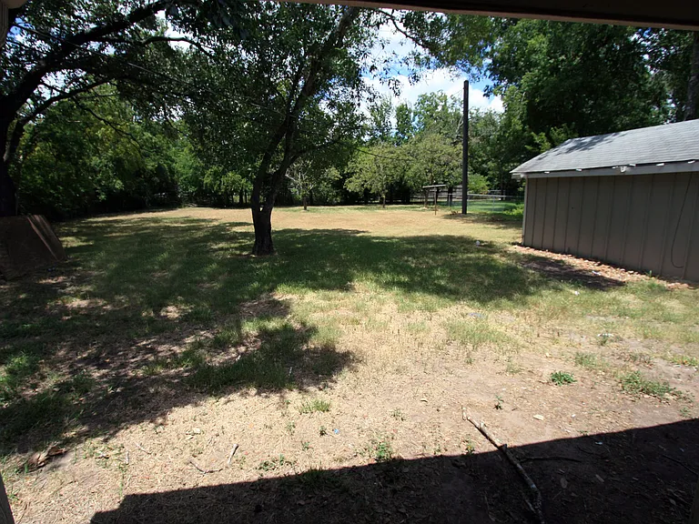 305 Gilchrist Ave — Photo 27