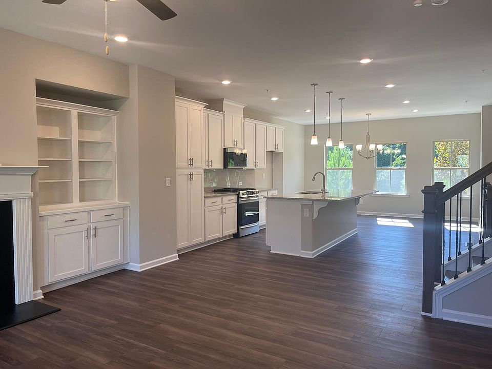 1st image of 711 Brecklin Ln