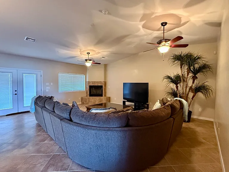 1840 Laramie Dr — Photo 3