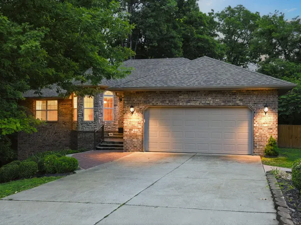 902 S 14th Avenue, Ozark, MO 65721