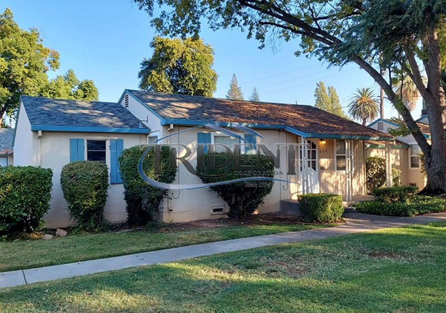 (1304yC) McRae Way Apartments — Photo 1