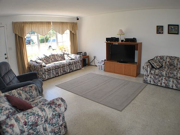 3rd image of 360 Carmine Dr