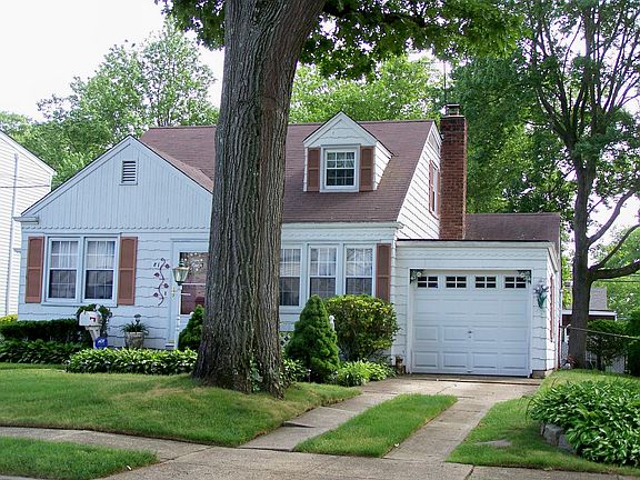 2nd image of 81 Linden St
