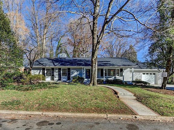 2nd image of 900 Avery Pl
