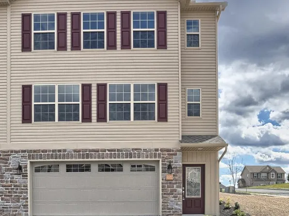 107 Crest Vw, Carlisle, PA 17013