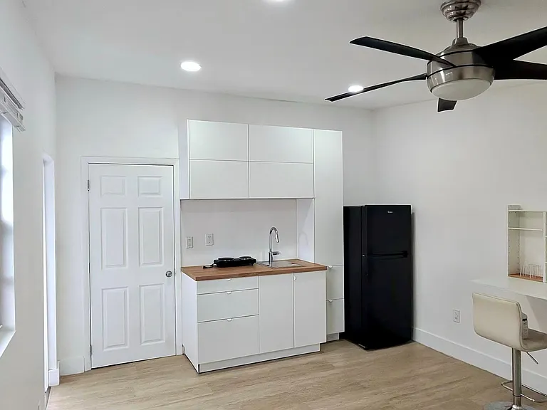 1110 SW 104th Ave — Photo 3