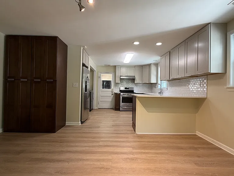 681 Combs Cir — Photo 16