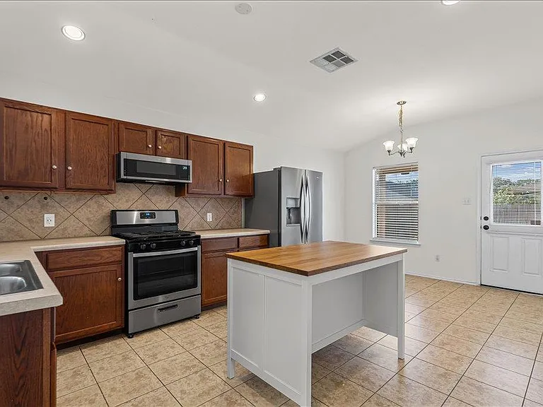 357 Old West Trl — Photo 6