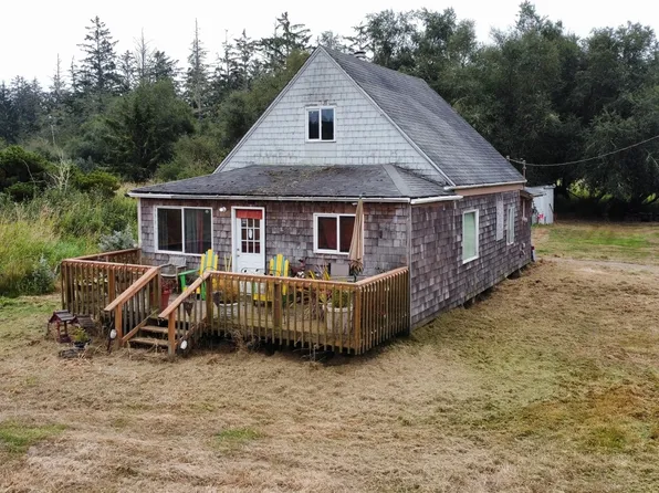 5704 40th Street, Long Beach, WA 98631