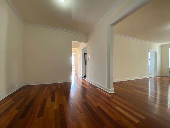 2nd image of 1035 Washington Ave APT 4M