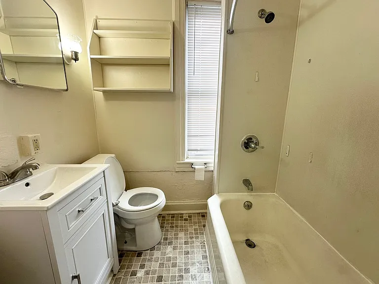 925 W College Ave — Photo 16