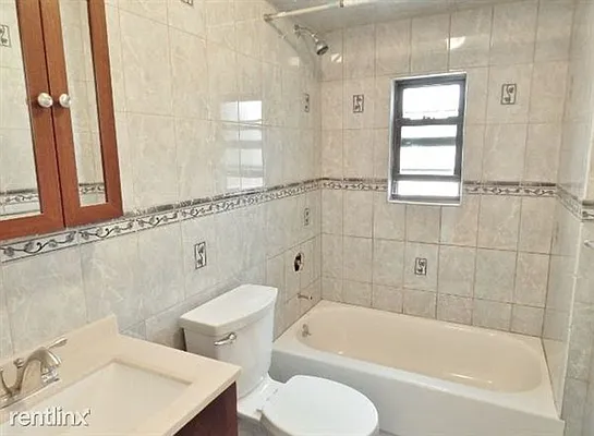 Rented by Metropolitan Realty | media 3