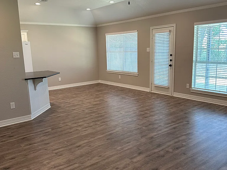 503 Shady Park Trl — Photo 5