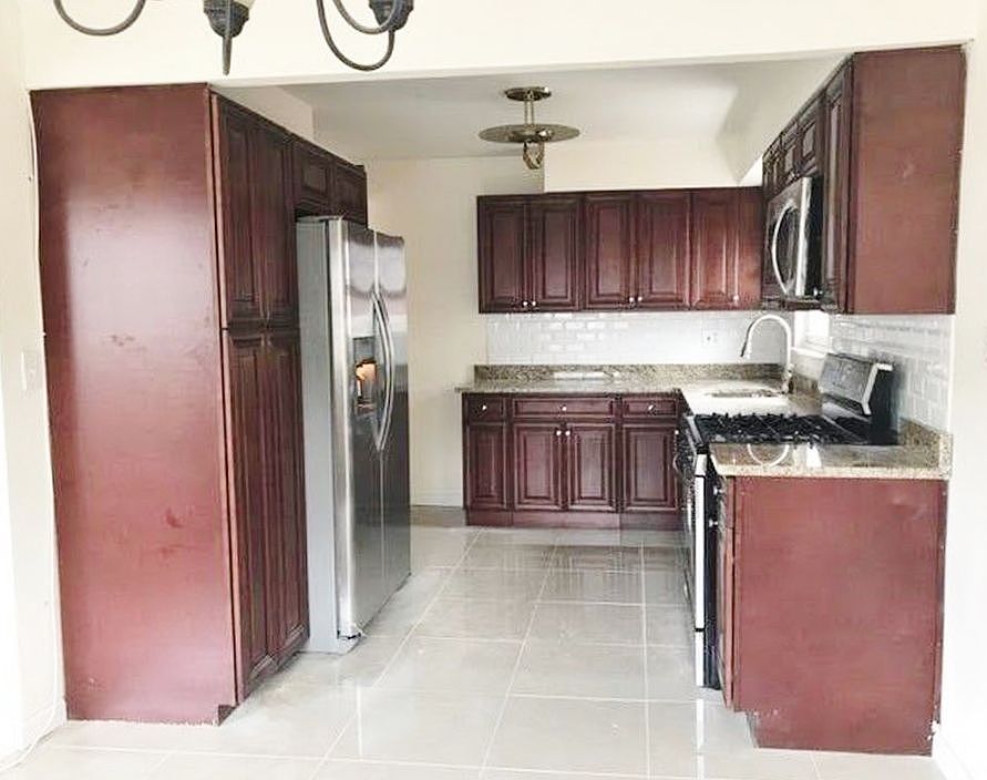 1st image of 2122 Hoyt Ave S #2