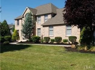 2055 Quail Creek Rd, Bethlehem, PA 18017