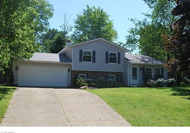 1st image of 120 Elmwood Dr