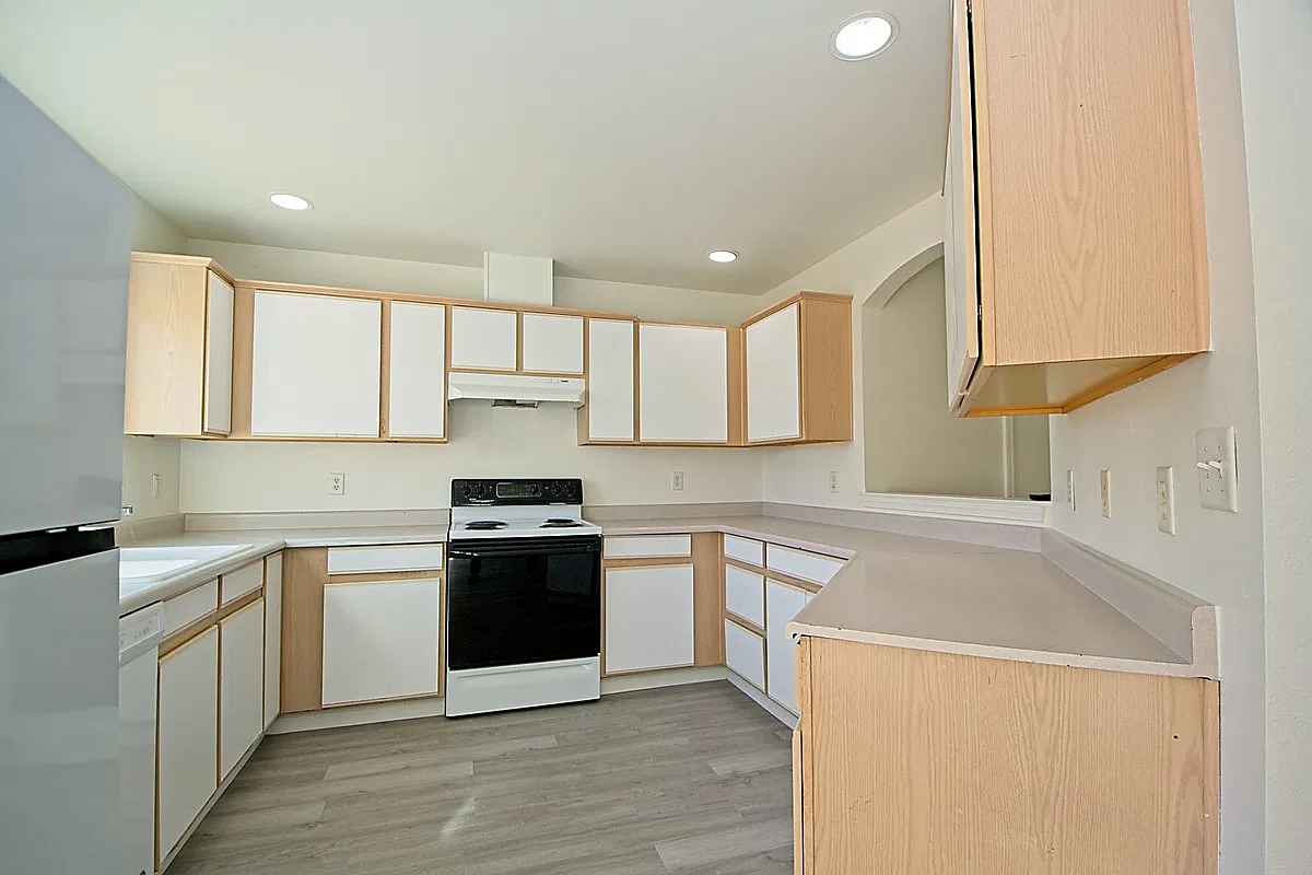 3 bed, 2.5 bath, 1600 sqft, $1,750 — Photo 3