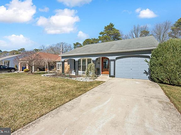 2nd image of 20 Buxton Ct