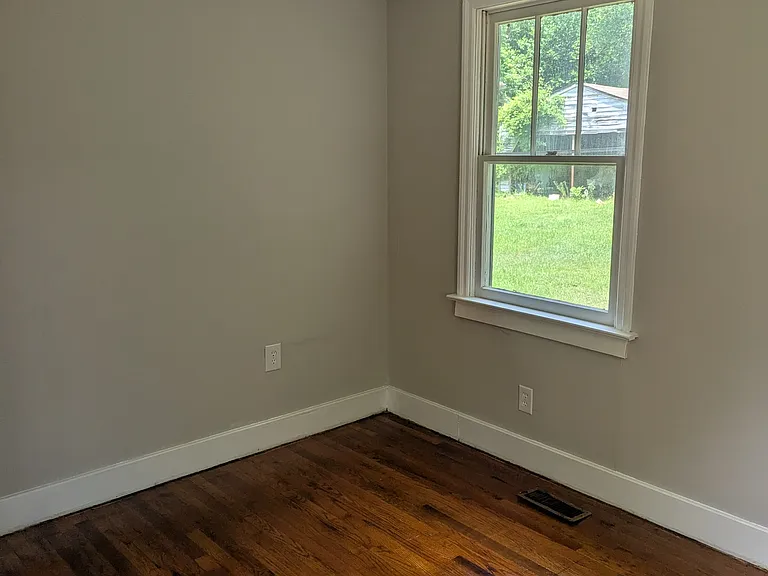 1920 Thomas Ln — Photo 14