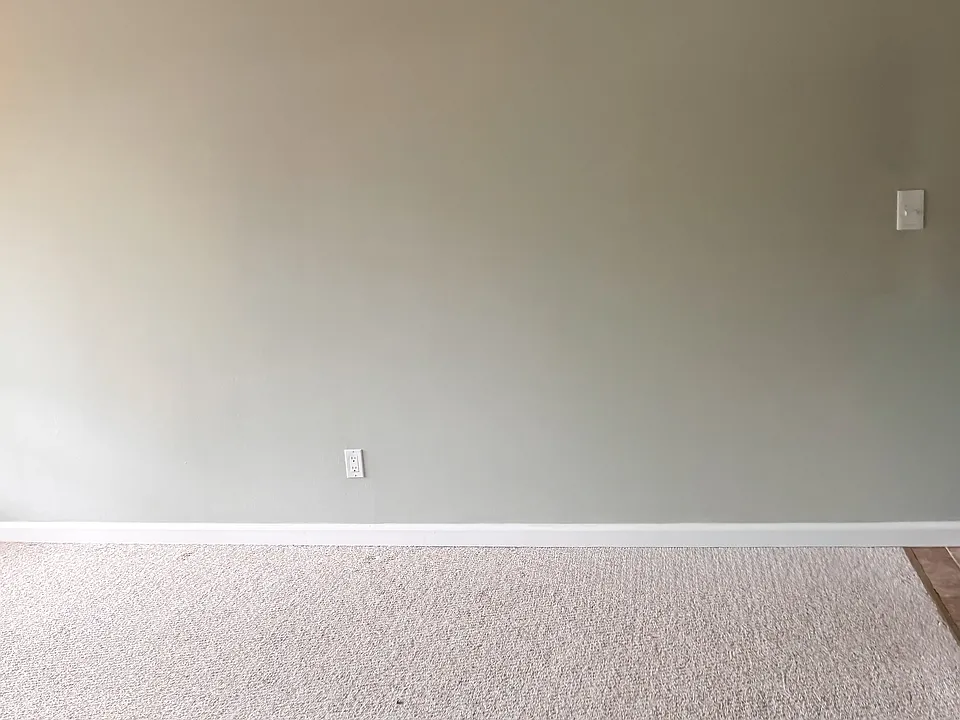 Living Room transition to kitchen