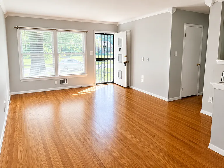 6207 Middlerose Cir — Photo 2