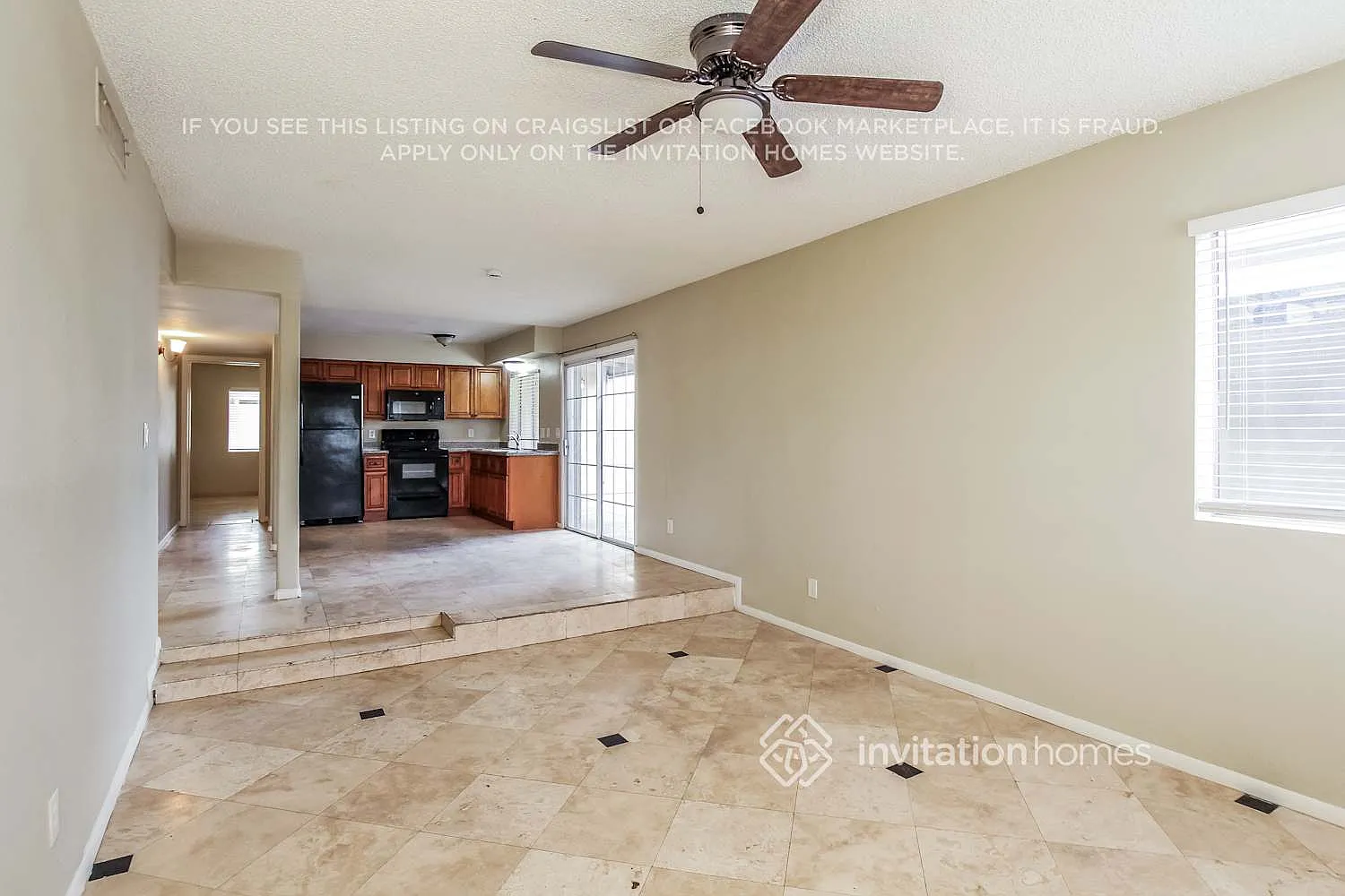 4319 N 79th Dr Phoenix, AZ 85033 — Photo 4