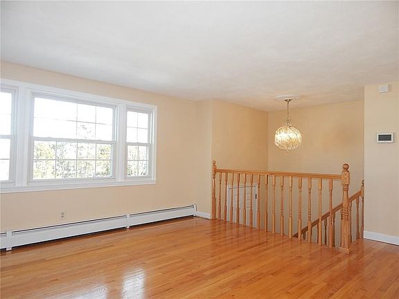 4th image of 129 Vallette St