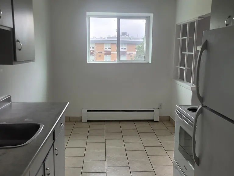 16 Austin Dr #14 — Photo 4