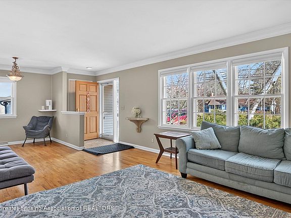 4th image of 227 N Hagadorn Rd