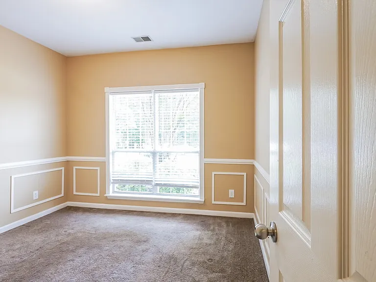 725 Claiborne St — Photo 13