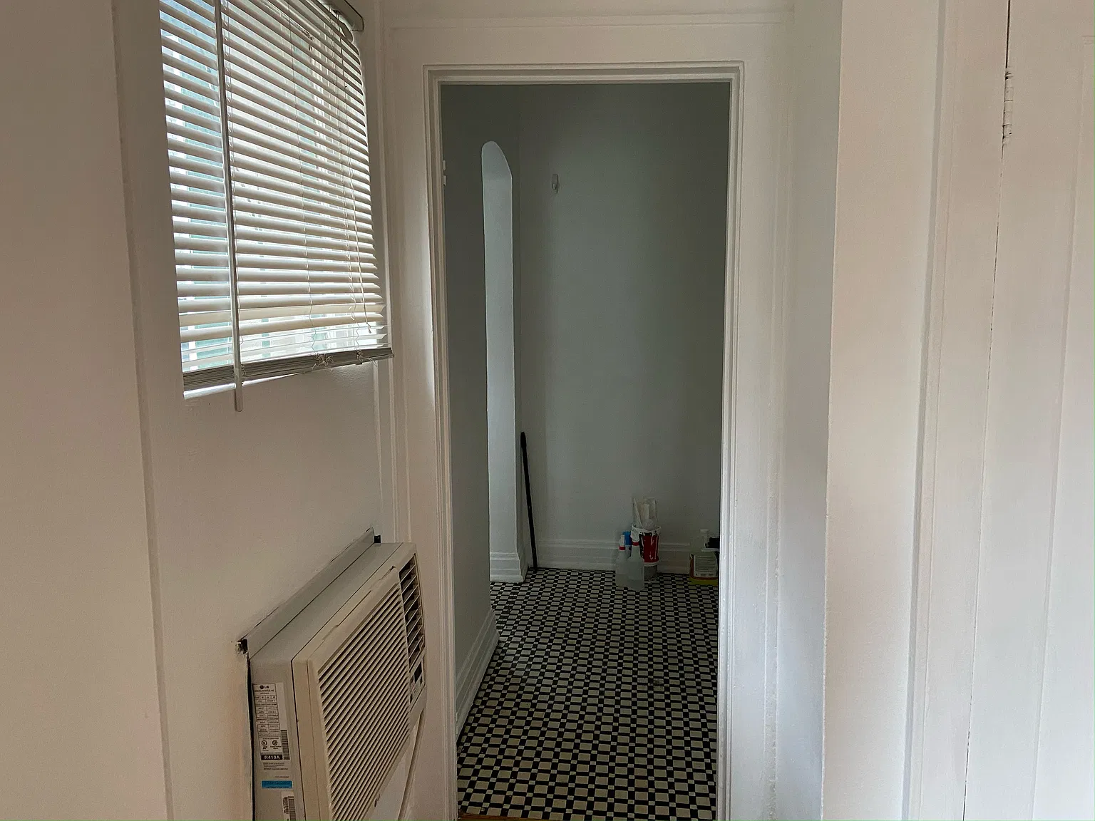 Studio, $800 — Photo 3