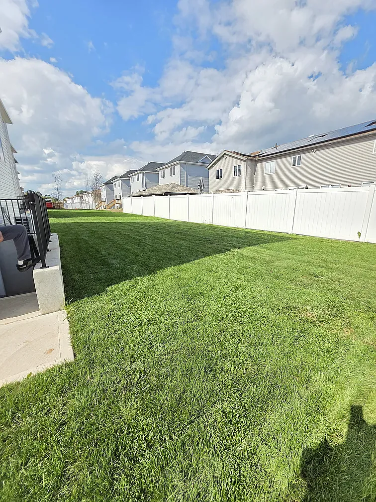 4 bed, 2600 sqft, $4,300 — Photo 3