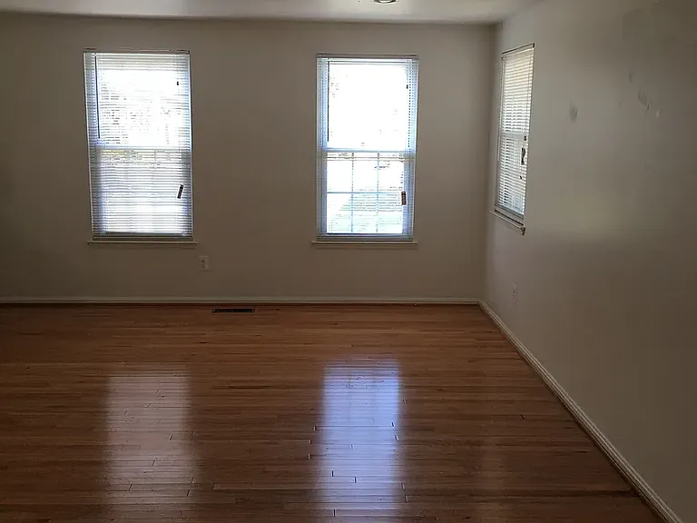 7008 Braddock Mews Pl — Photo 14