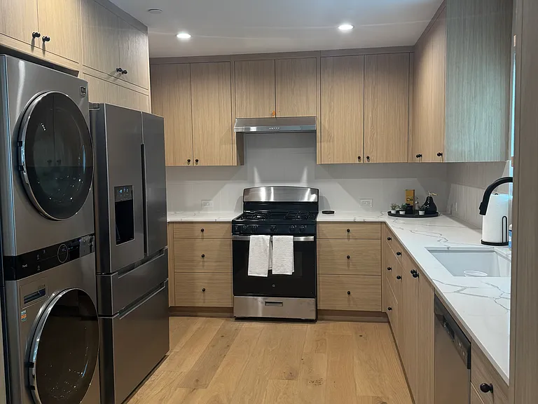 701 N Tamarind Ave — Photo 1