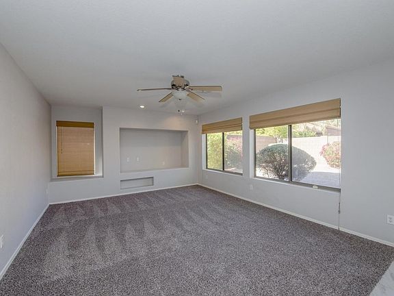 005_Family Room