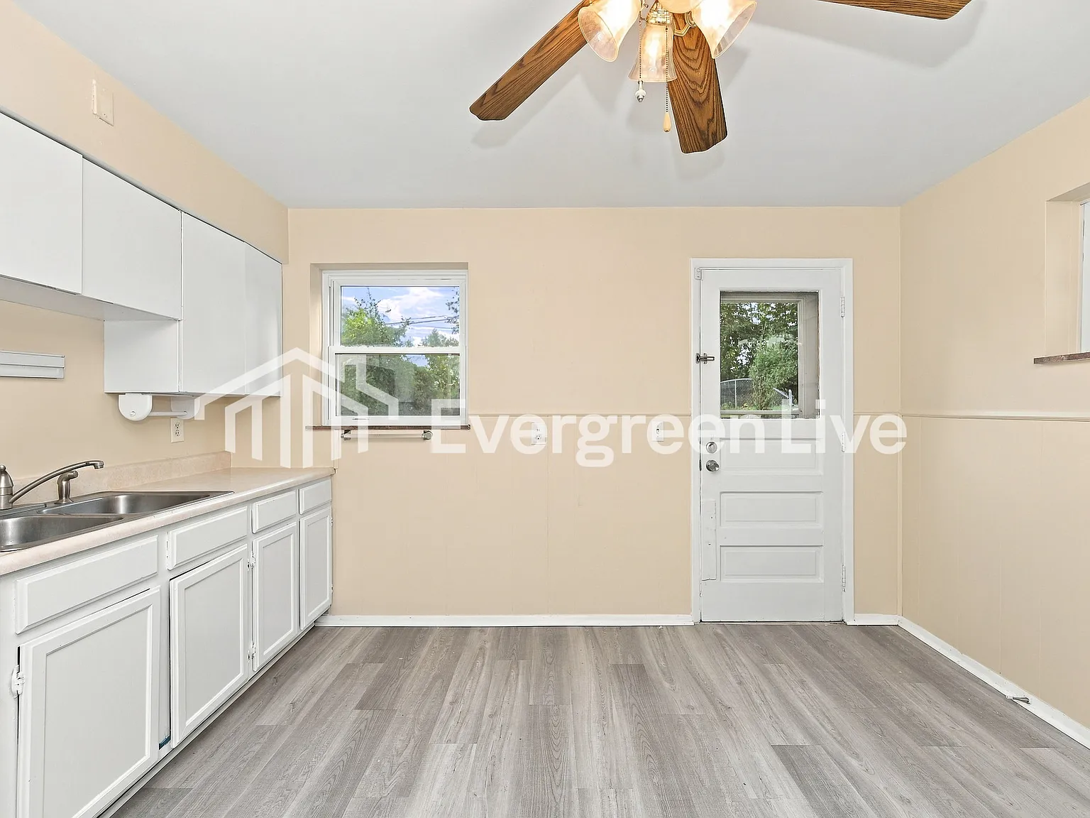 4 bed, 1.0 bath, 1221 sqft, $1,645 — Photo 4