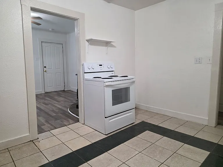 2050 Bransetter 5410 Cedars Rd — Photo 8