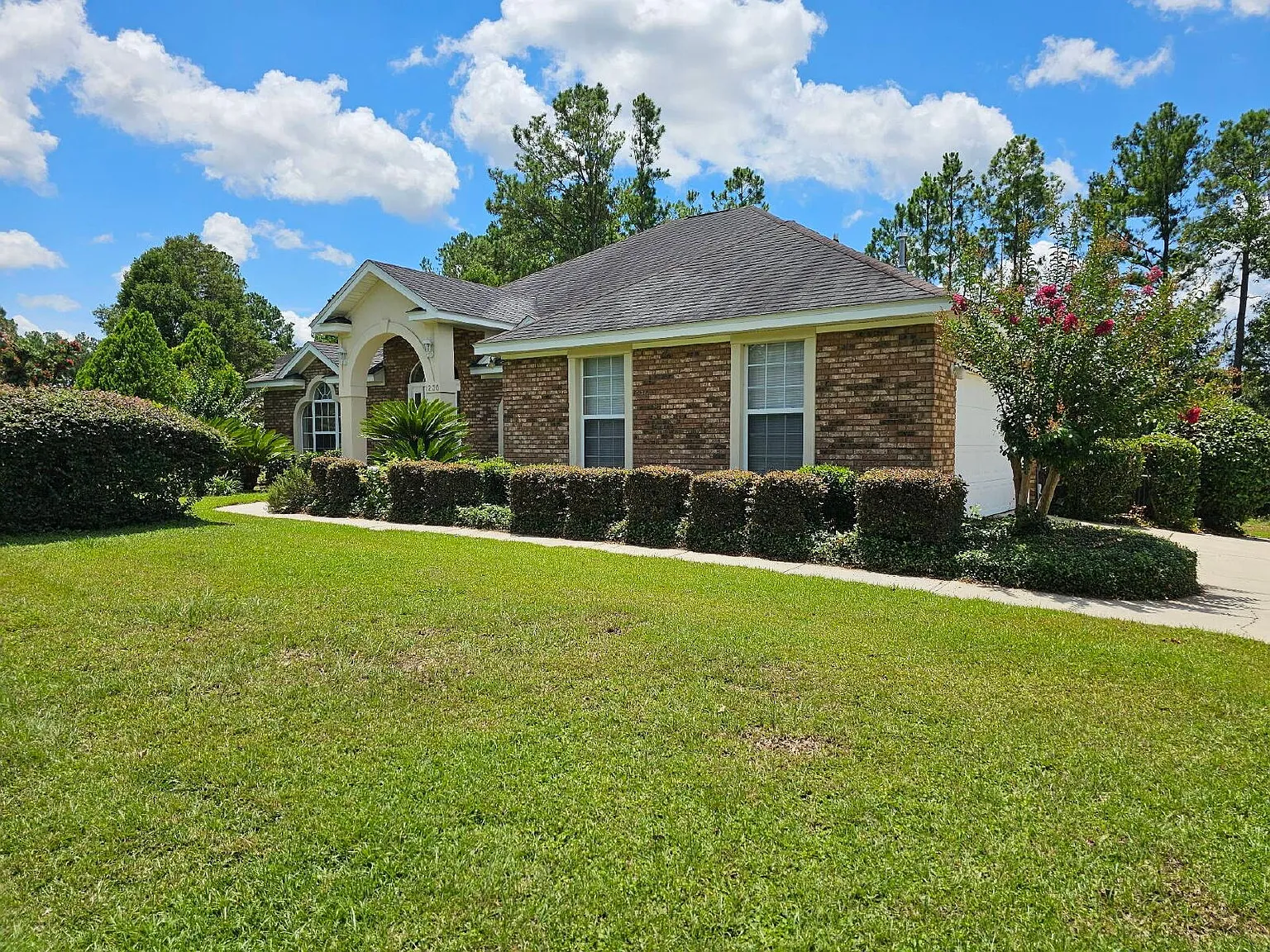 4 bed, 2.5 bath, 2178 sqft, $3,100 — Photo 2