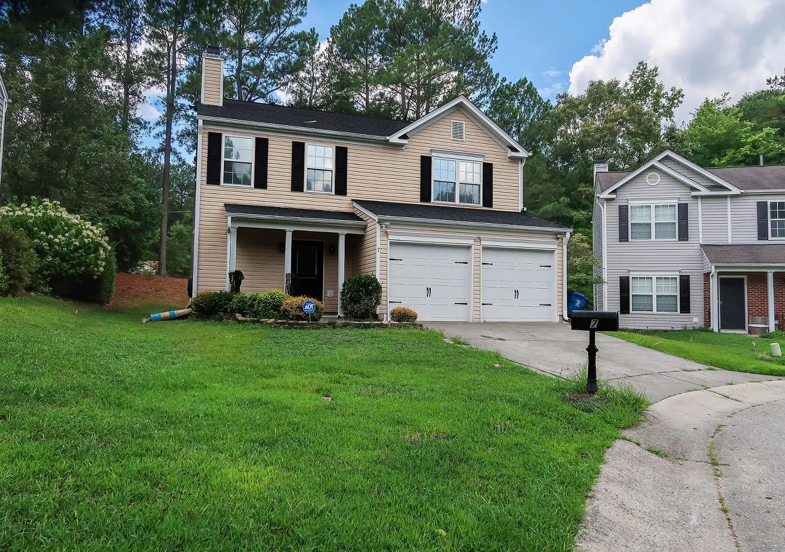 3 bed, 2.5 bath, 1540 sqft, $2,100 — Photo 2