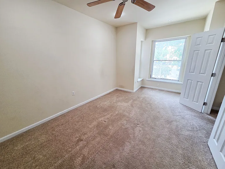 207 R St NW #4 — Photo 22