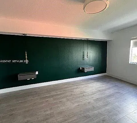 2 bed, 1000 sqft, $2,700 — Photo 3